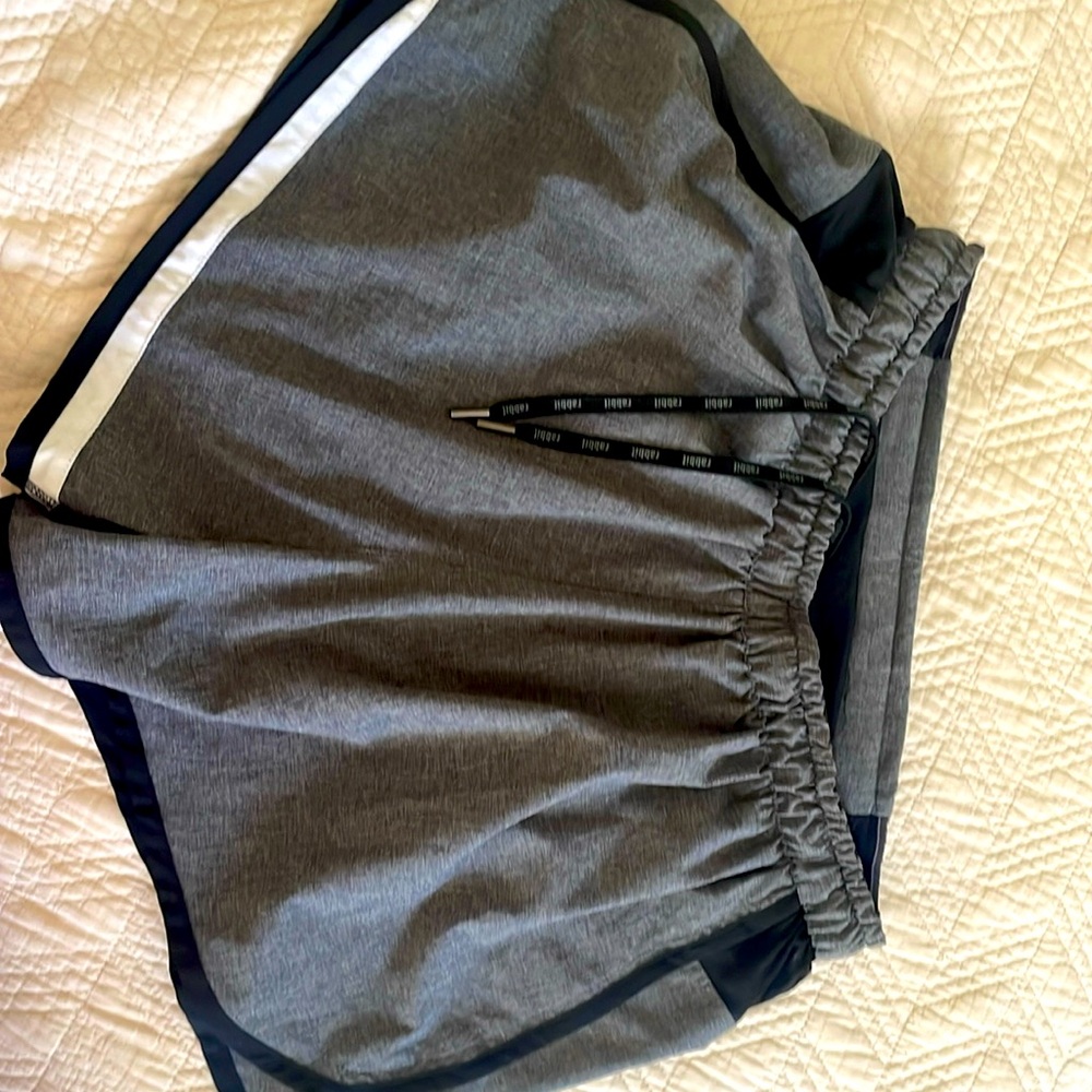 NWOT rabbit running shorts 4inch repeats